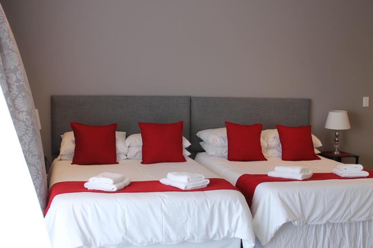 Phoenix Lodge And Waterside Accommodation 克尼斯纳 外观 照片