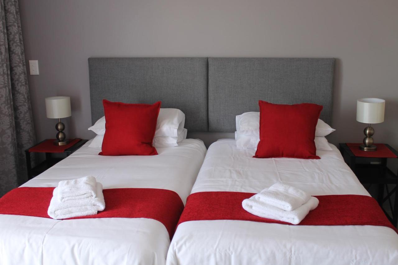 Phoenix Lodge And Waterside Accommodation 克尼斯纳 外观 照片