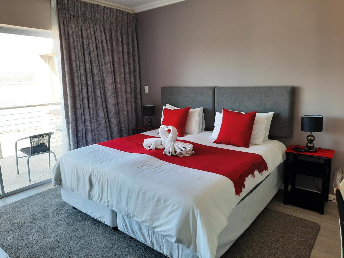 Phoenix Lodge And Waterside Accommodation 克尼斯纳 外观 照片