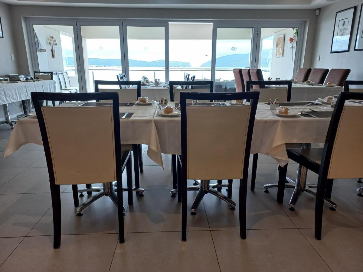 Phoenix Lodge And Waterside Accommodation 克尼斯纳 外观 照片