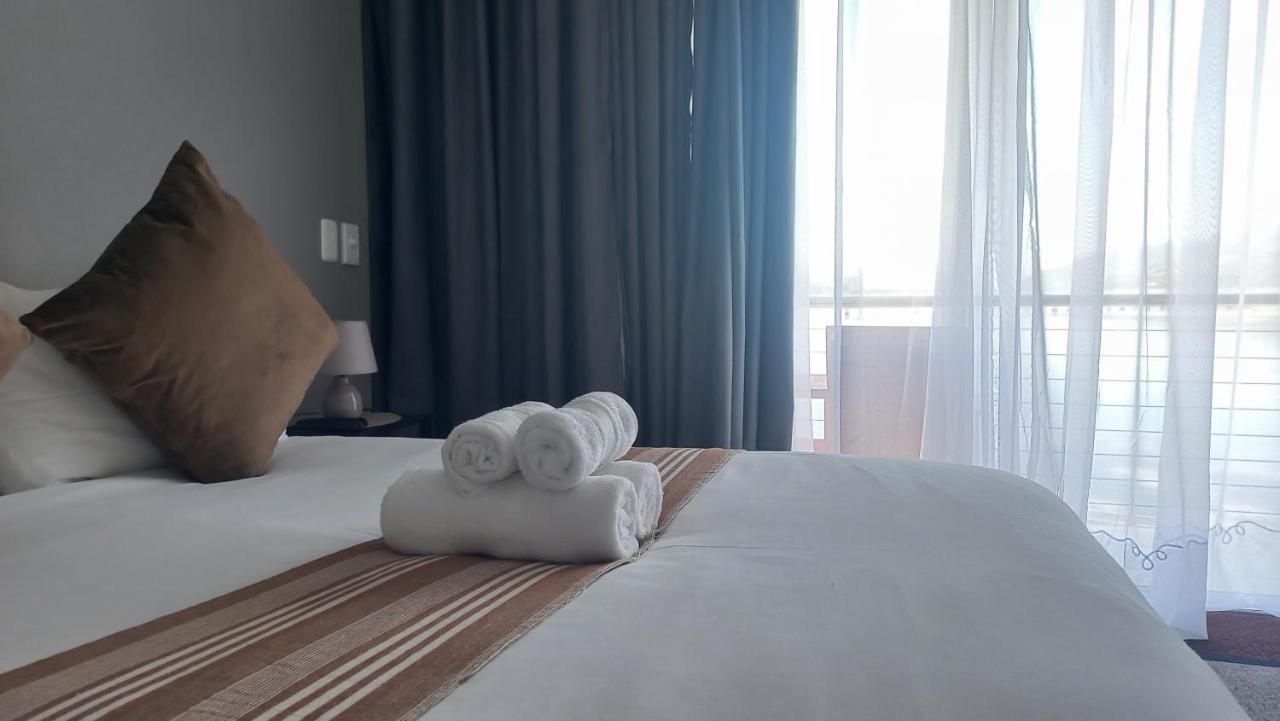 Phoenix Lodge And Waterside Accommodation 克尼斯纳 外观 照片