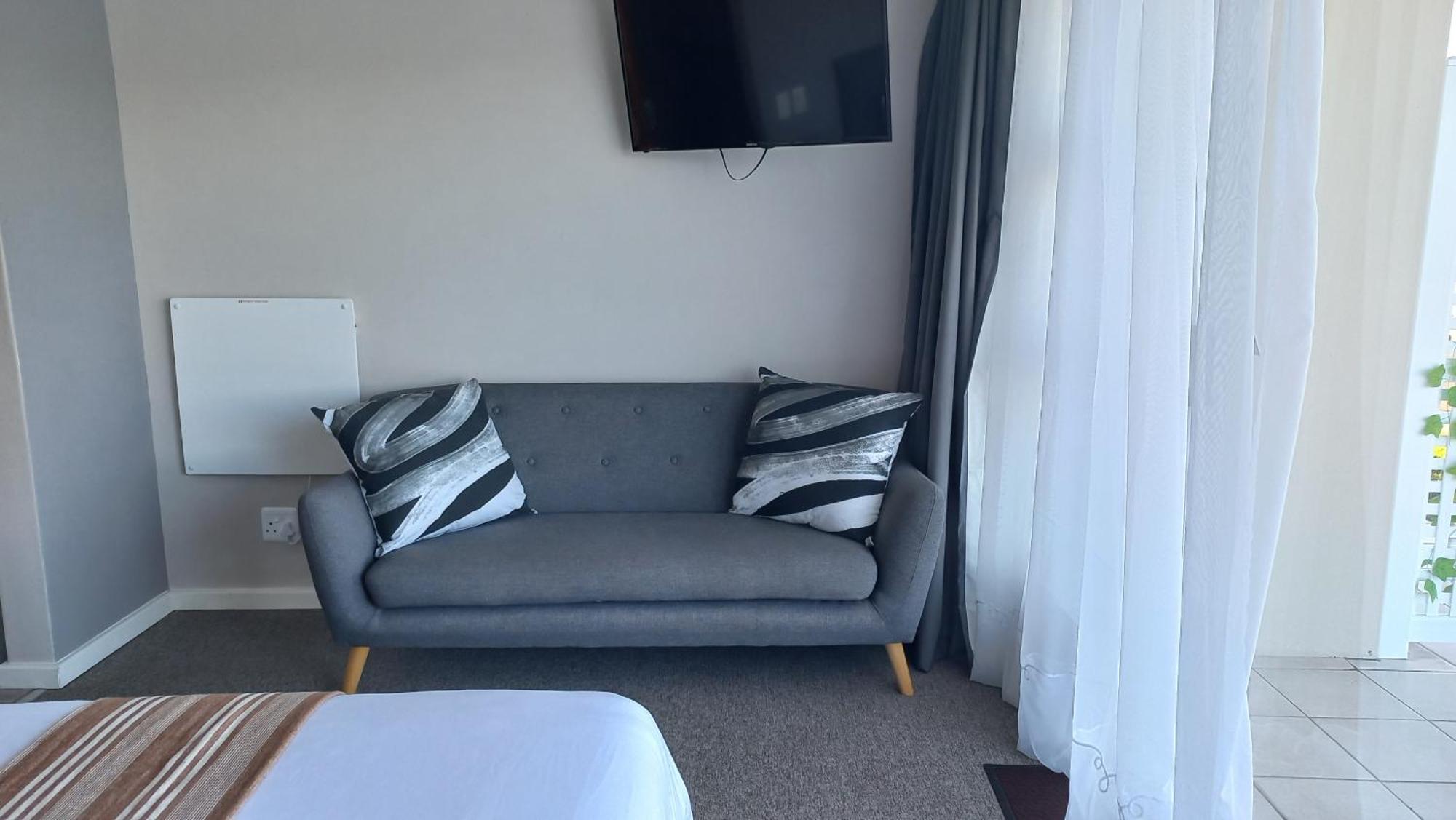 Phoenix Lodge And Waterside Accommodation 克尼斯纳 外观 照片