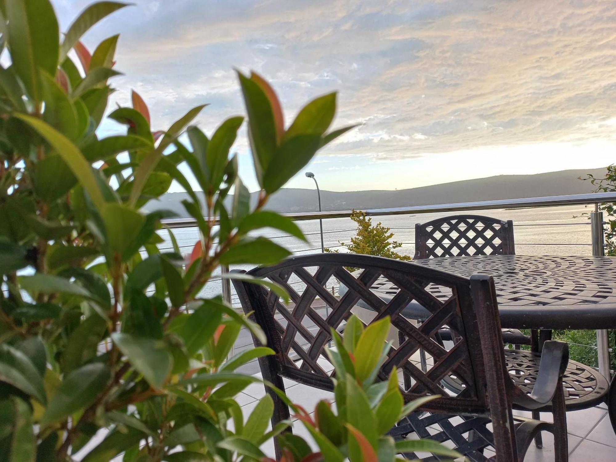 Phoenix Lodge And Waterside Accommodation 克尼斯纳 外观 照片